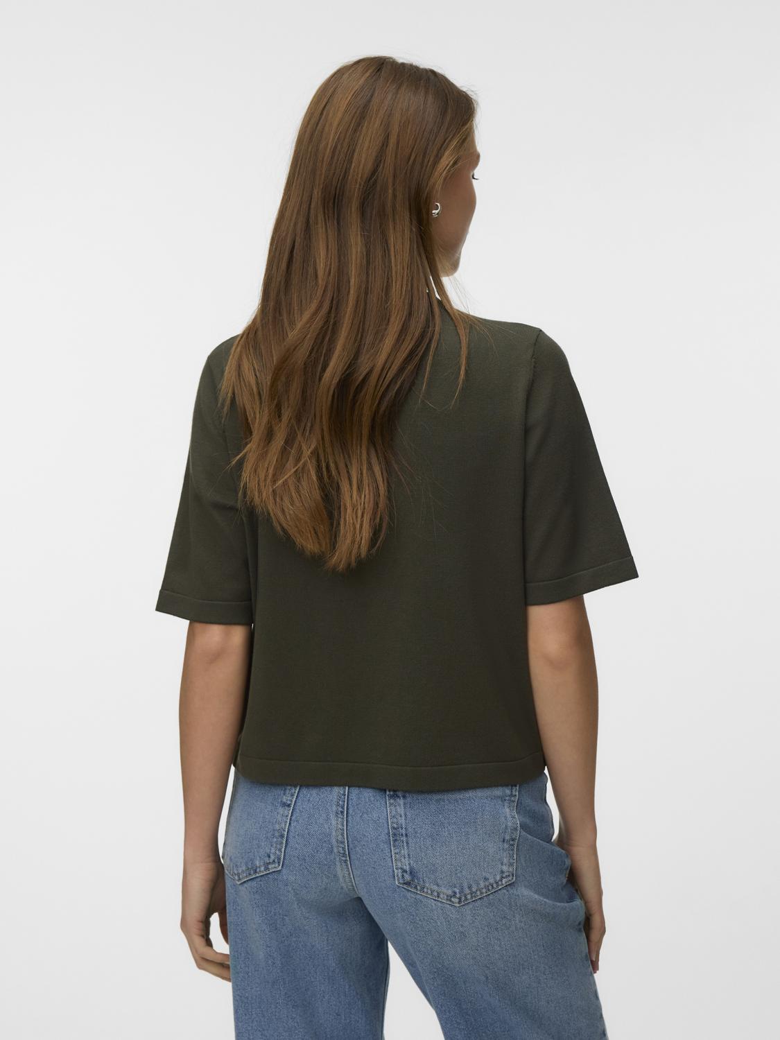 model_shot-back